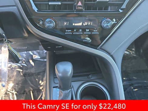 Used 2024 Toyota Camry SE image 30