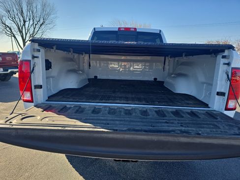 Used 2018 RAM 2500 SLT image 10