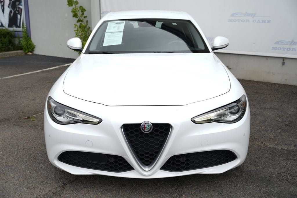 Used 2017 Alfa Romeo Giulia AWD image 5