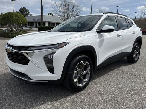 New 2026 Chevrolet Trax LT w/ Driver Confidence Package image 7