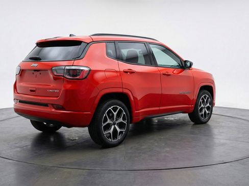 Used 2025 Jeep Compass Limited AWD/4WD image 9