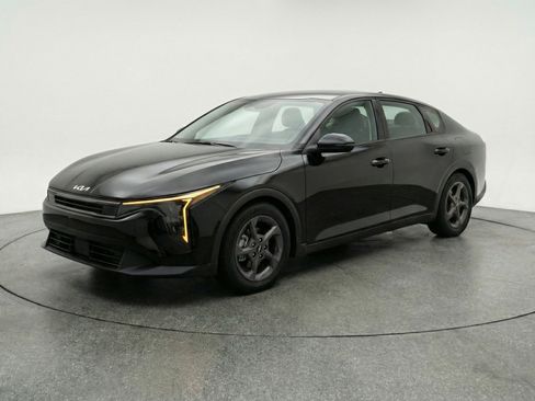 Used 2025 Kia K4 FWD image 3