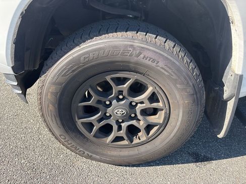 Used 2020 Toyota Tacoma SR5 image 11