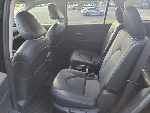 Used 2024 Toyota Grand Highlander Limited image 16