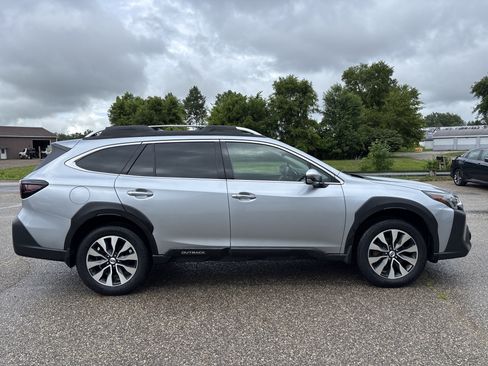 Used 2025 Subaru Outback Touring XT AWD/4WD image 2