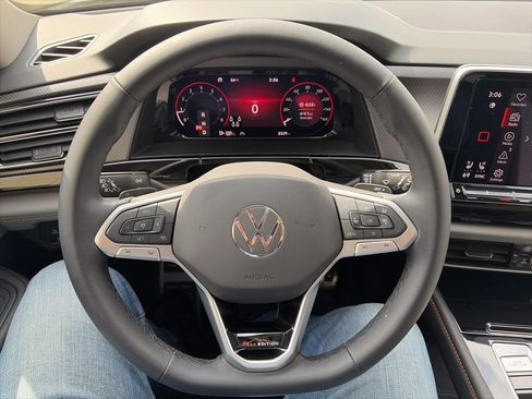 Certified 2025 Volkswagen Atlas Peak Edition SE image 17