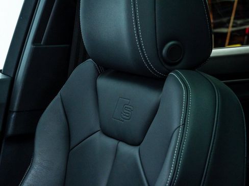 Used 2023 Audi Q3 2.0T Premium w/ Black Optic Sport Package image 24