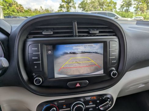 Certified 2025 Kia Soul LX w/ LX Technology Package FWD image 22