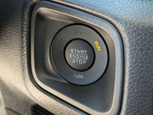 Used 2025 Jeep Gladiator Sport AWD/4WD image 17