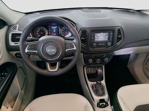 Used 2018 Jeep Compass Latitude FWD image 23
