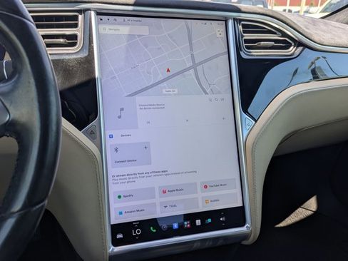 Used 2015 Tesla Model S 70 RWD image 15