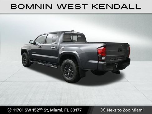 Used 2022 Toyota Tacoma SR5 w/ Technology Package image 3