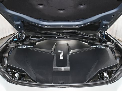 Used 2023 BMW i7 xDrive60 image 96