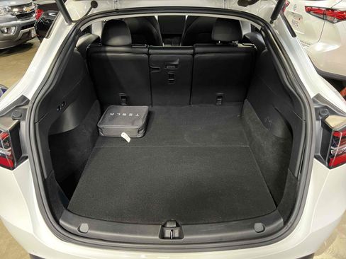 Used 2021 Tesla Model Y Long Range image 91