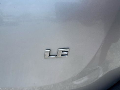 Used 2015 Toyota RAV4 LE FWD image 17