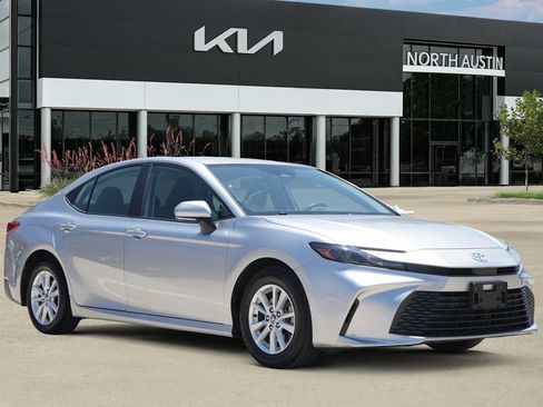 Used 2025 Toyota Camry LE FWD image 7