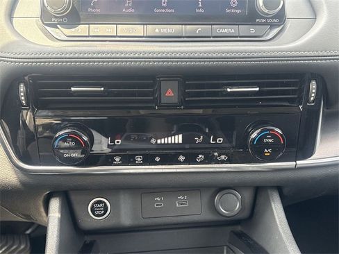 Certified 2022 Nissan Rogue SV image 18