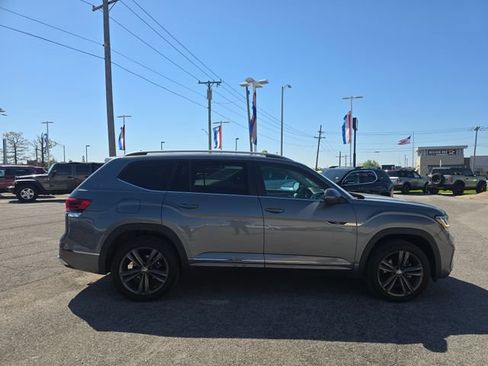 Used 2022 Volkswagen Atlas SEL R-Line AWD/4WD image 4