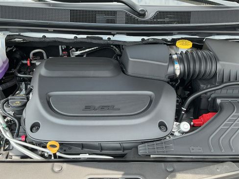 New 2027 Chrysler Pacifica Pinnacle w/ Theater Group FWD image 24