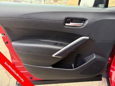 Used 2023 Toyota Corolla Cross XLE w/ Convenience Package image 19