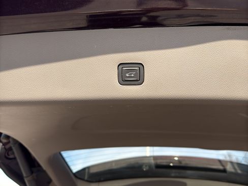 Used 2020 Chevrolet Traverse LT w/ LT Premium Package image 32