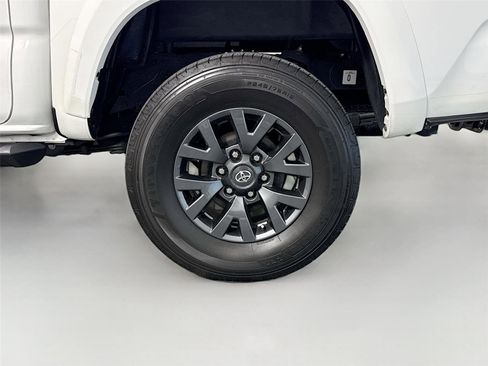 Used 2023 Toyota Tacoma SR5 w/ Technology Package RWD image 28