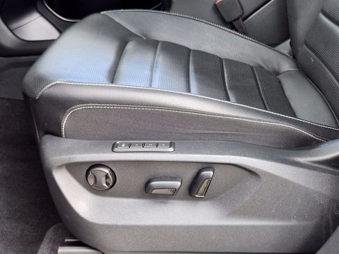 Used 2024 Volkswagen Atlas Cross Sport SEL AWD/4WD image 32