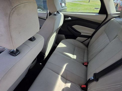 Used 2017 Ford Focus SE image 4