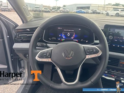 Used 2025 Volkswagen Jetta SE w/ Sunroof Package FWD image 17