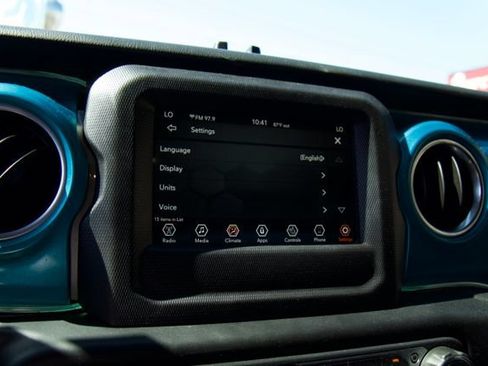Used 2020 Jeep Wrangler Unlimited Sahara w/ Cold Weather Group AWD/4WD image 21