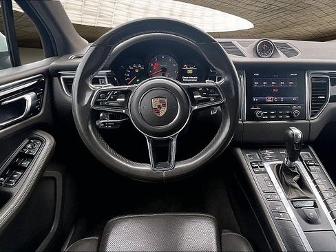 Used 2017 Porsche Macan S image 5
