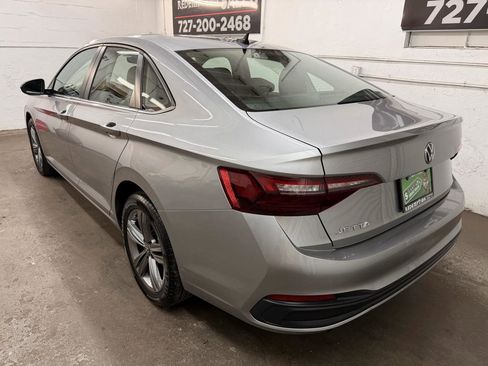Used 2023 Volkswagen Jetta SE w/ Panoramic Sunroof Package FWD image 3