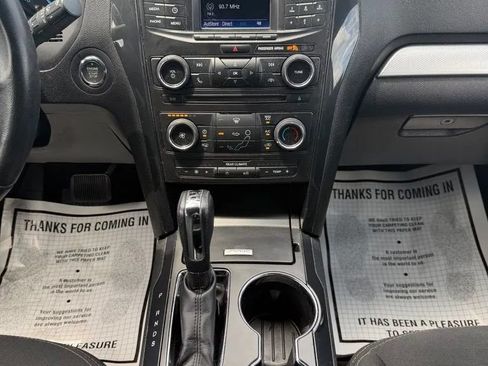 Used 2017 Ford Explorer XLT AWD/4WD image 20
