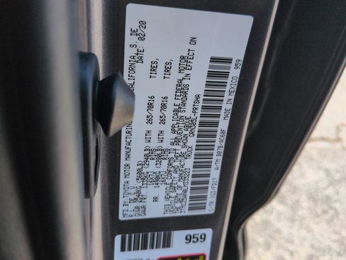 Used 2020 Toyota Tacoma TRD Off-Road AWD/4WD image 26