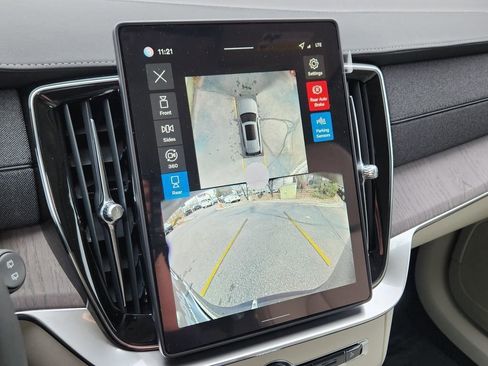 New 2026 Volvo XC90 T8 Ultra w/ Protection Package image 9