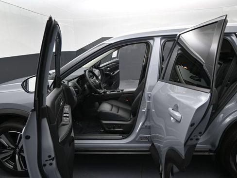 Used 2025 Nissan Rogue SL w/ SL Premium Package AWD/4WD image 12