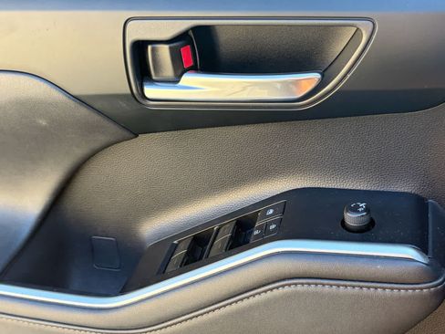 Used 2021 Toyota Highlander XSE FWD image 15
