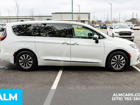 Used 2023 Chrysler Pacifica Limited FWD image 6