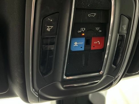 Used 2023 Jeep Grand Cherokee Altitude AWD/4WD image 12