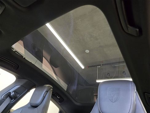 Used 2025 Porsche Taycan image 10