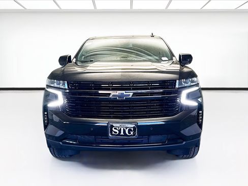Used 2024 Chevrolet Suburban RST RWD image 2