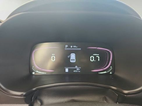 Used 2023 Kia Soul LX w/ LX Technology Package FWD image 10