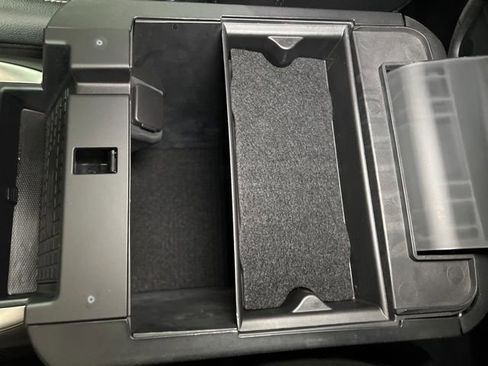 Used 2022 Ford Explorer Limited image 28