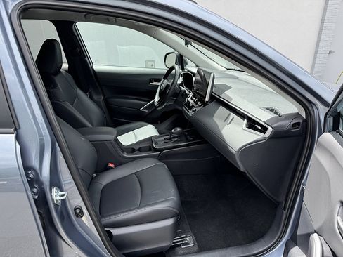 Used 2026 Toyota Corolla Cross XLE AWD/4WD image 12