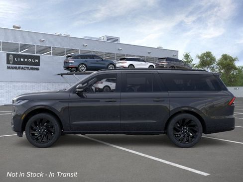 New 2026 Lincoln Navigator L Reserve AWD/4WD image 3