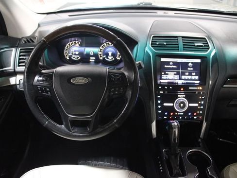Used 2016 Ford Explorer Platinum AWD/4WD image 31