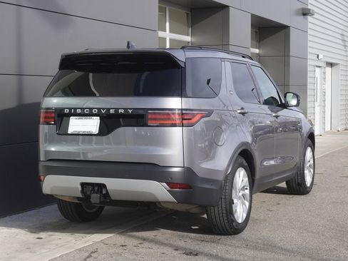Used 2025 Land Rover Discovery S image 2