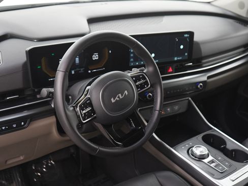 Used 2026 Kia Carnival LXS FWD image 23
