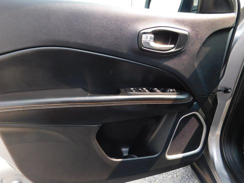Used 2019 Jeep Compass Latitude w/ Popular Equipment Group AWD/4WD image 17