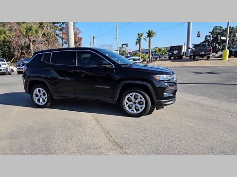 Used 2025 Jeep Compass Sport image 37